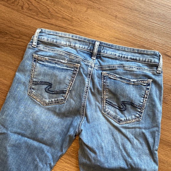Silver Jeans cut off capris. 31W/22 1/2L - Picture 3 of 4